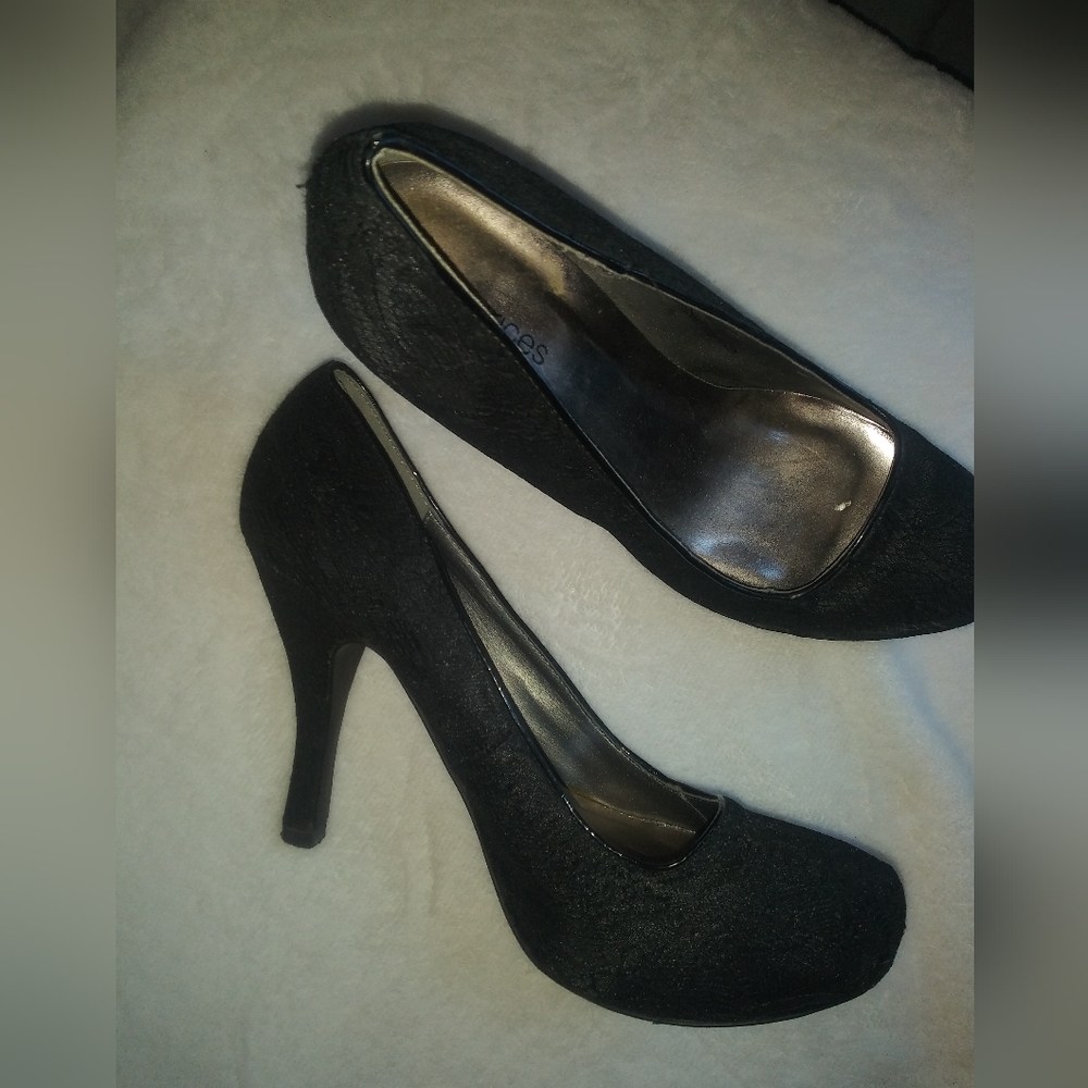 Black lace women's heels size 9 Maurices - Picture 2 of 4